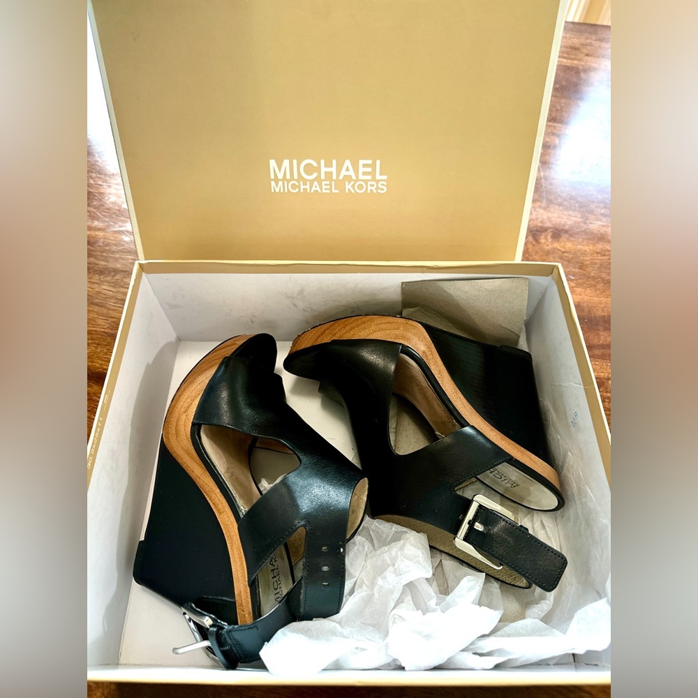 MICHAEL KORS PLATFORM WEDGES